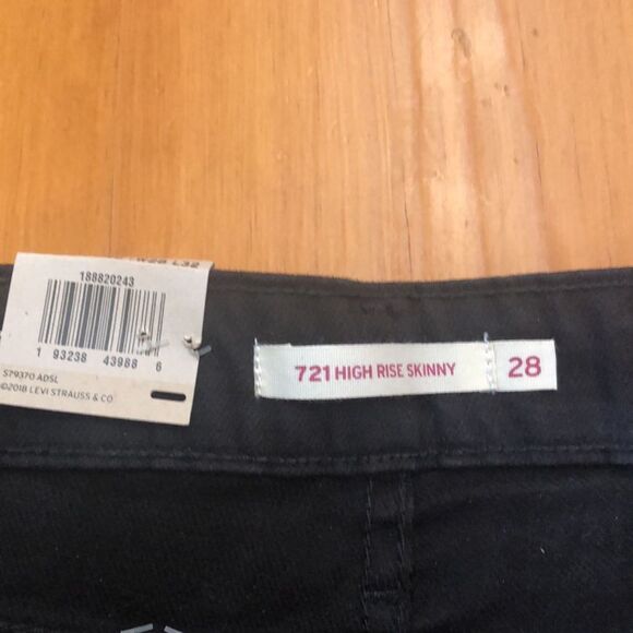 NWT Levi’s 721 High Rise Skinny distressed Black Jeans - Picture 6 of 13